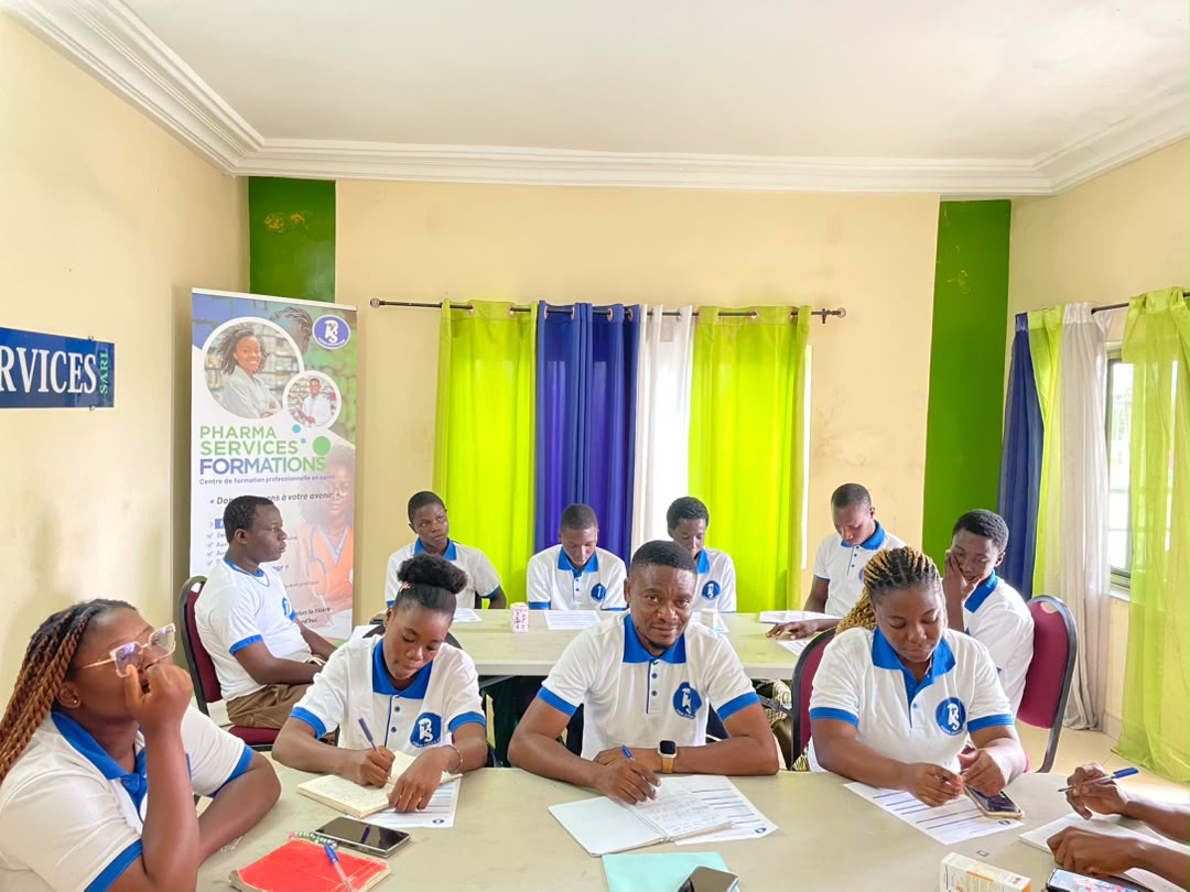 Étudiants de Pharma Services Formations en cours à Cotonou